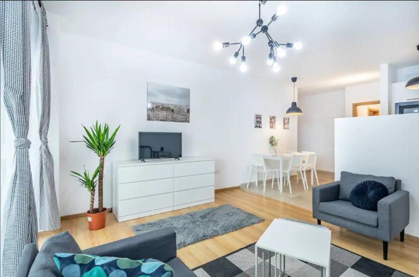 Lejlighed 2br & 2balcony By Nw *