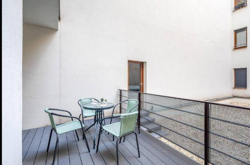 Lejlighed 2br & 2balcony By Nw *